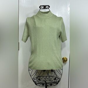 🟡 Unbranded Sage Green Mock Turtleneck Short Sleeve Top